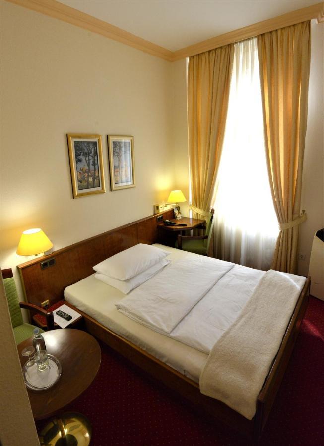 Hotel Am Kochbrunnen Wiesbaden Ngoại thất bức ảnh