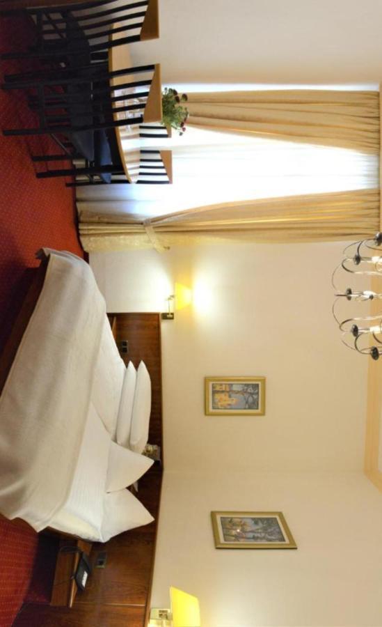 Hotel Am Kochbrunnen Wiesbaden Ngoại thất bức ảnh