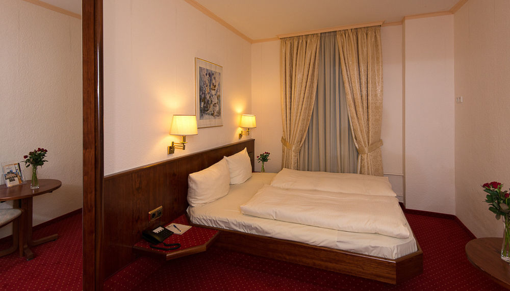 Hotel Am Kochbrunnen Wiesbaden Ngoại thất bức ảnh
